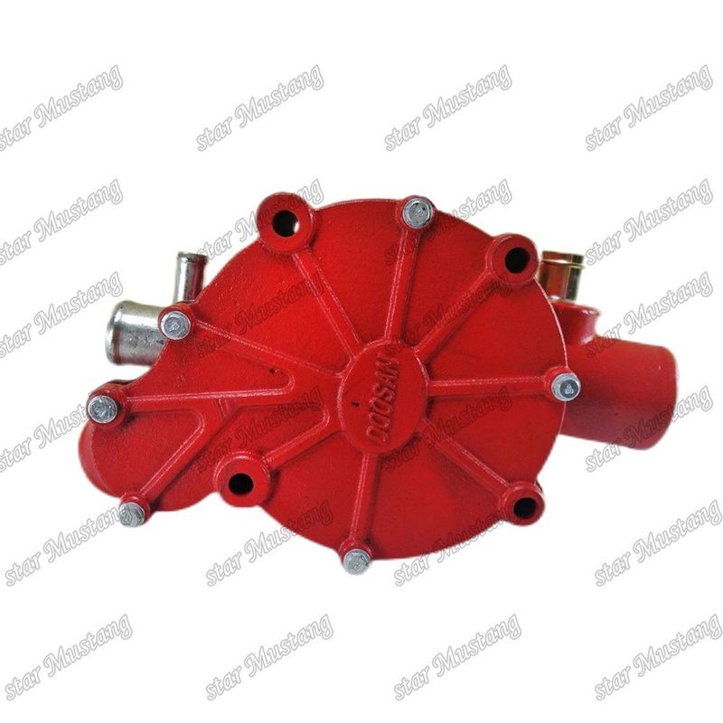 Pompa d'acqua DE12 DE12TIS 65.06500-6124D Piccoli ingranaggi con tubo per parti di riparazione di motori diesel Doosan